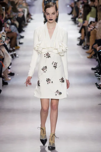 Look 12